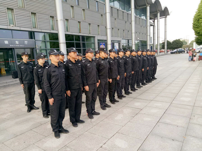 保安公司成立昆山首支公交巡檢隊伍.jpg
