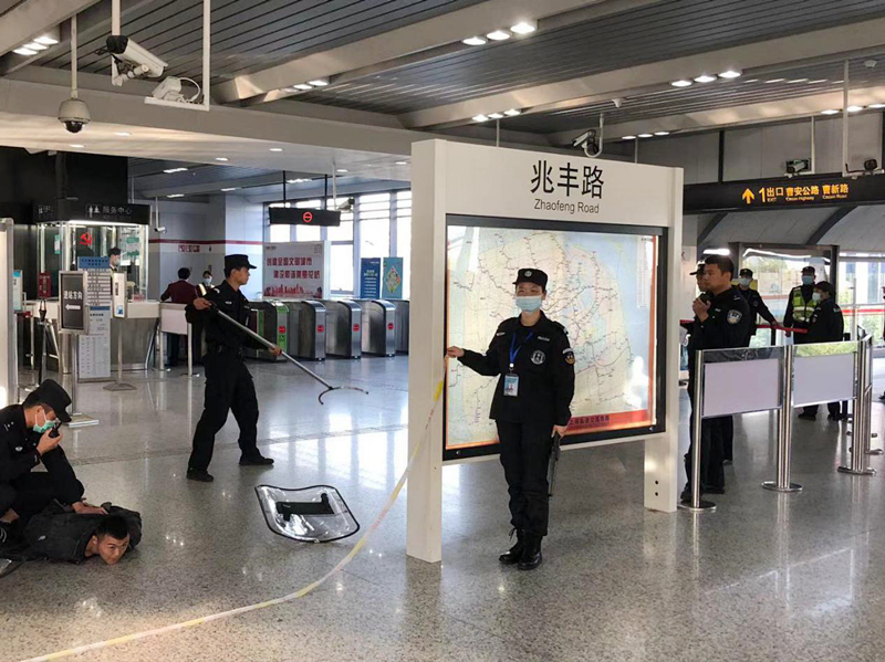 安保公司花橋軌道安檢中隊(duì)開展反恐應(yīng)急演練工作_副本.jpg