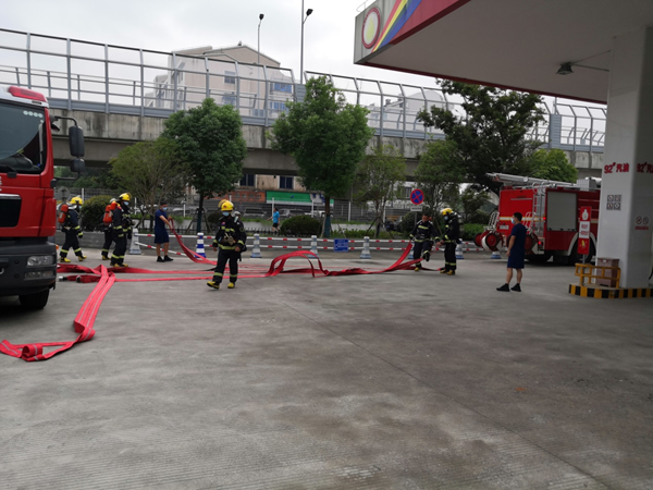 安保公司朝陽加油站聯(lián)合消防大隊(duì)開展消防應(yīng)急演練.png
